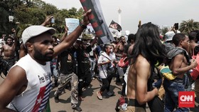 Massa Aksi Papua Elukan Benny Wenda, Samakan dengan Sukarno