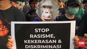 Topeng Monyet di Aksi Kamisan untuk Dukung Papua