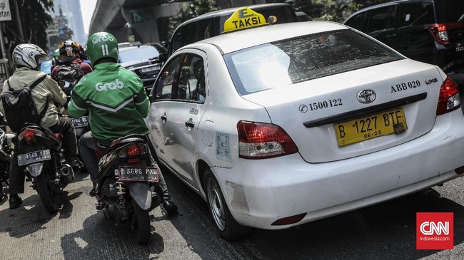 Dalam UU LLAJ penyandang disabilitas diperbolehkan membawa kendaraan di jalan raya asal mengantongi SIM D.
