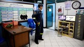 FOTO: Pukpinyo, 'Pahlawan' Bangkok Penakluk 10 Ribu Ular Selama 16 tahun bekerja, Pukpinyo telah menangkap 10 ribu ular. Beberapa di antaranya merupakan ular berbisa.