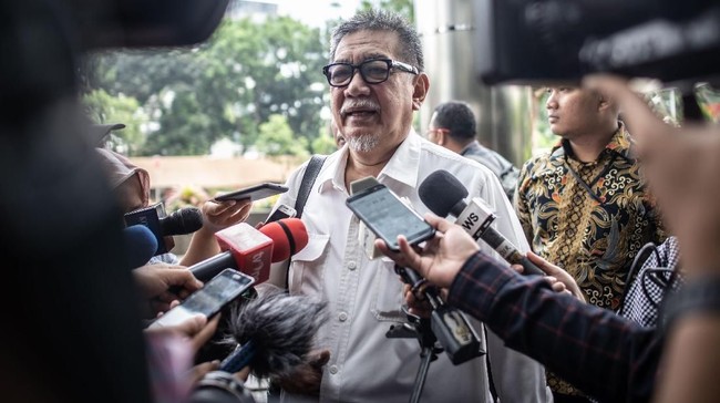 Mantan Wakil Gubernur Jawa Barat Deddy Mizwar mundur dari Demokrat karena ingin bergabung dengan Partai Gelora yang digagas Fahri Hamzah dan Anies Matta.