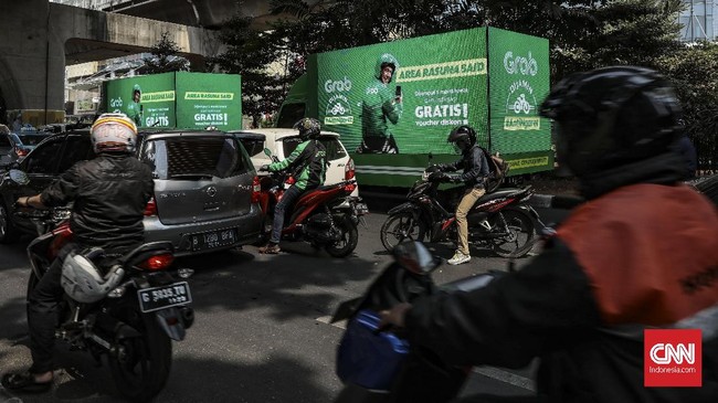 Platform ride-hailing menawarkan sumber pendapatan baru dan waktu kerja yang fleksibel. Setidaknya dua hal itu yang mendorong minat terhadap profesi ojol.
