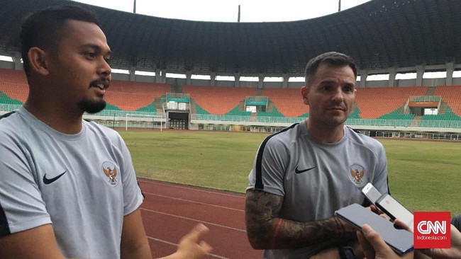 Pelatih Timnas Indonesia Simon McMenemy melarang para pemainnya pura-pura cedera pada setiap pertandingan.