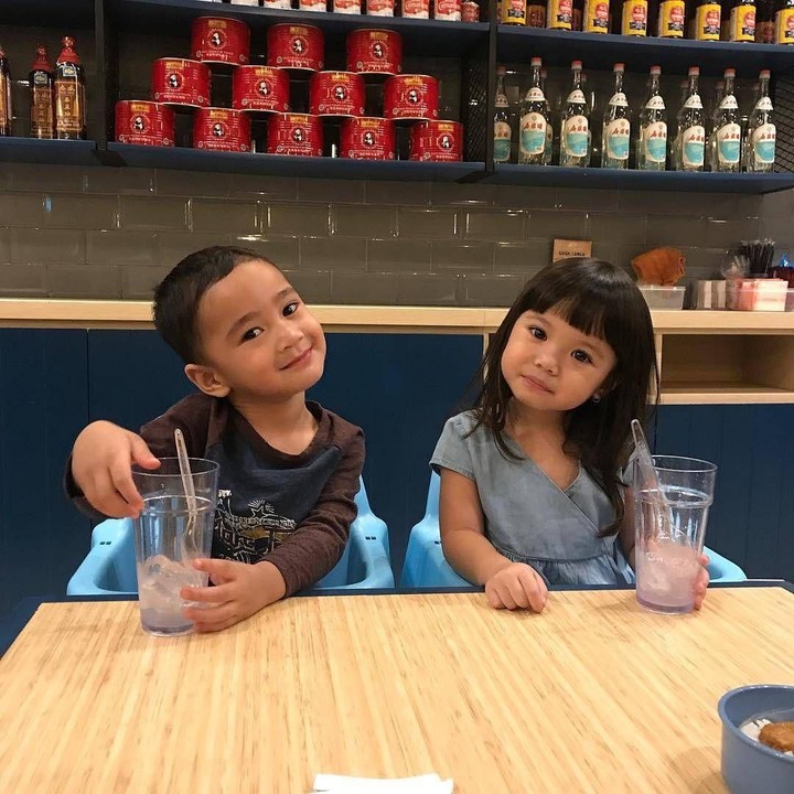 Meski jarang bertemu, hingga kini Rafathar dan Gempi masih menjalin persahabatan dengan baik. (Foto: Instagram @gisel_la)