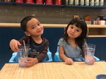 Imut & Menggemaskan, 8 Potret Persahabatan Rafathar dan Gempi