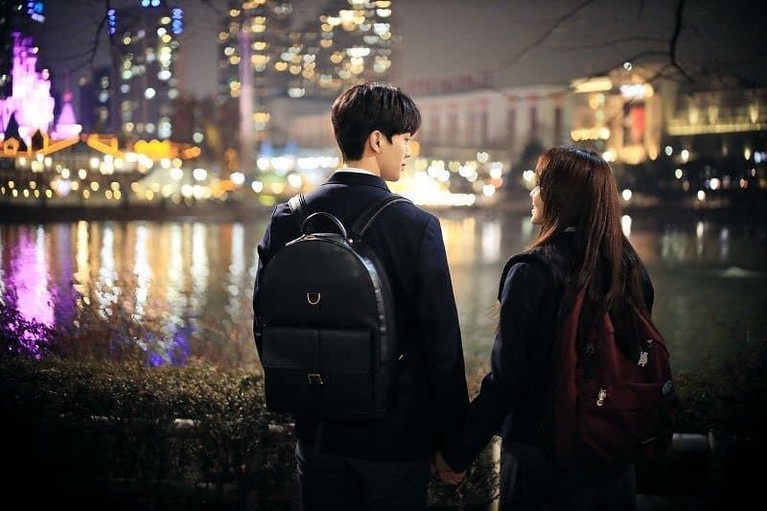 5 Fakta Love Alarm, Drama Korea Terbaru dengan Cerita Unik Drama Korea Love Alarm yang tayang di Netflix memiliki cerita unik. Insertlive sajikan 5 fakta menarik untuk Insertizen: