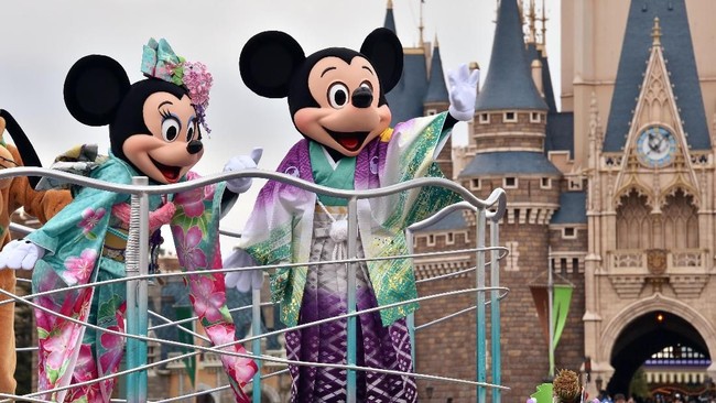 Pengelola Disneyland Shanghai, China mengumumkan untuk menutup taman bermain mulai akhir pekan ini untuk mencegah penyebaran virus corona.