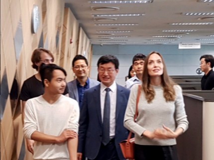 Potret Maddox, Anak Pertama Angelina Jolie yang Kuliah di Korea Selatan