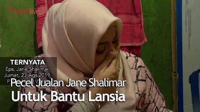 Jane Shalimar Jual Pecel Keliling Kampung