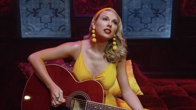 Ibu Taylor Swift diketahui saat ini tengah berjuang melawan sakit kanker. Taylor menjelaskan, ia harus memilih antara keluarga dan karier sebagai prioritas.
