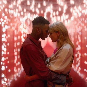 Taylor Swift Rilis Video Musik 'Lover' dengan Nuansa Retro