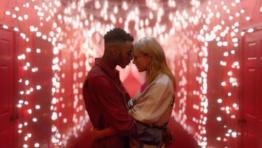 img-title Taylor Swift Rilis Video Musik 'Lover' dengan Nuansa Retro