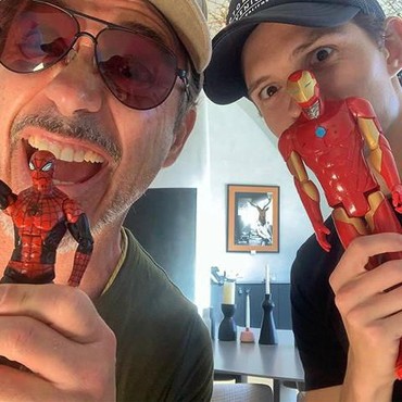 Tom Holland Kenang Aksi Bandel bersama Robert Downey Jr