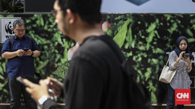 Polisi mengeluhkan kesulitan untuk meminta data pengguna media sosial Facebook dkk yang melanggar UU ITE.