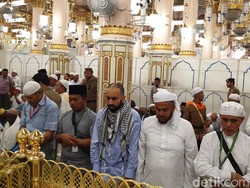 Amalan di Raudhah, Taman Surga Masjid Nabawi yang Dikenal Mustajab