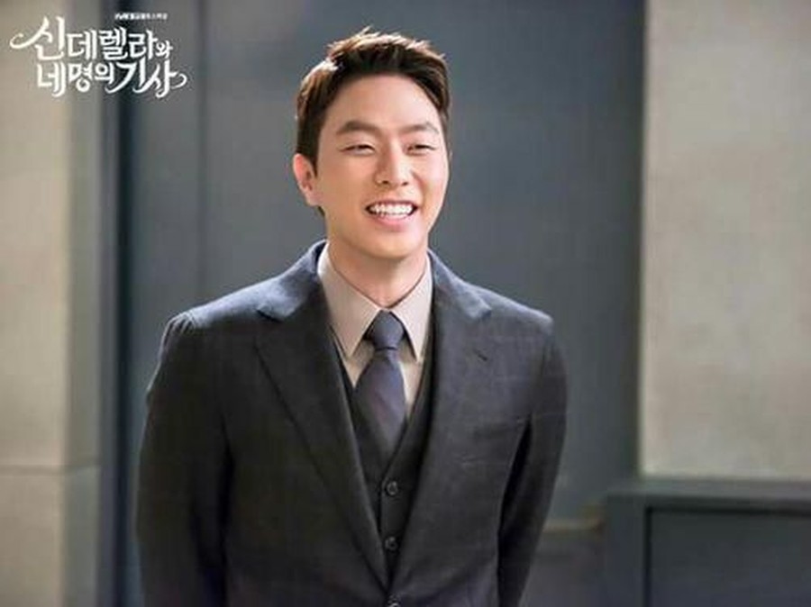 6. Lee Yoon Sung (Cinderella with Four Knights) ini dia enam bodyguard gagah dan tampan di drama Korea yang siap menjaga hatimu.