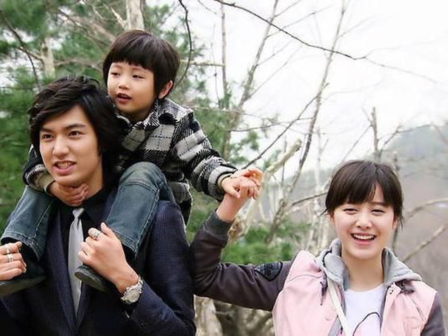 Gu Jun Pyo-Geum Jang Di (Boys Over Flowers) Enam pasangan drama Korea dari benci jadi cinta yang sukses bikin penonton baper.