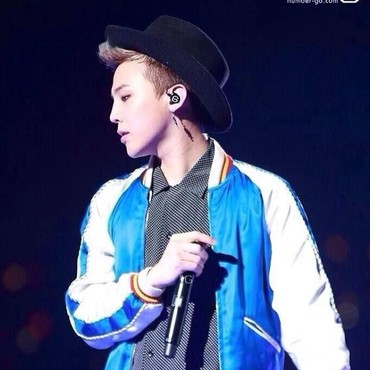 Insiden Lucu Penggemar di Mobil Mewah G-Dragon Big Bang