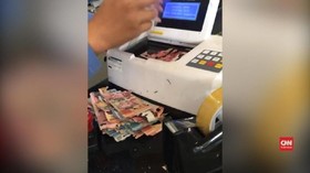 VIDEO: DIsimpan Dalam Lemari, Uang Rp10 Juta Dimakan Rayap