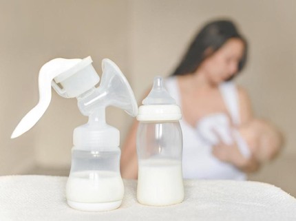 Olah ASI untuk Jadi Makanan Bayi, Boleh Enggak Sih?