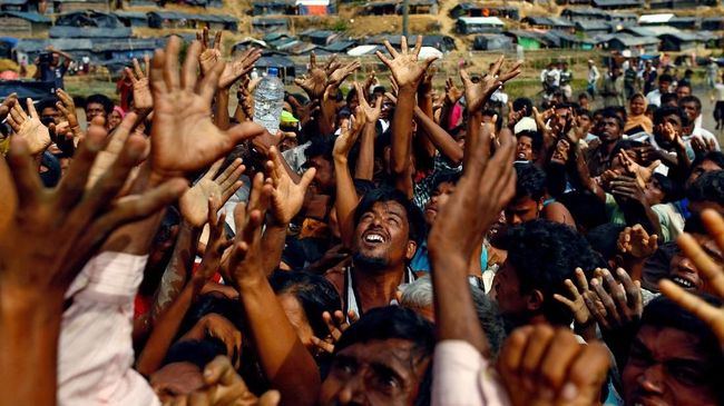 200 Ribu Pengungsi Rohingya Kenang Eksodus dari Myanmar Sebanyak 200 ribu warga etnis Rohingya berunjuk rasa di sebuah kamp pengungsian Bangladesh pada Minggu (25/8) memperingati eksodus dari Myanmar.