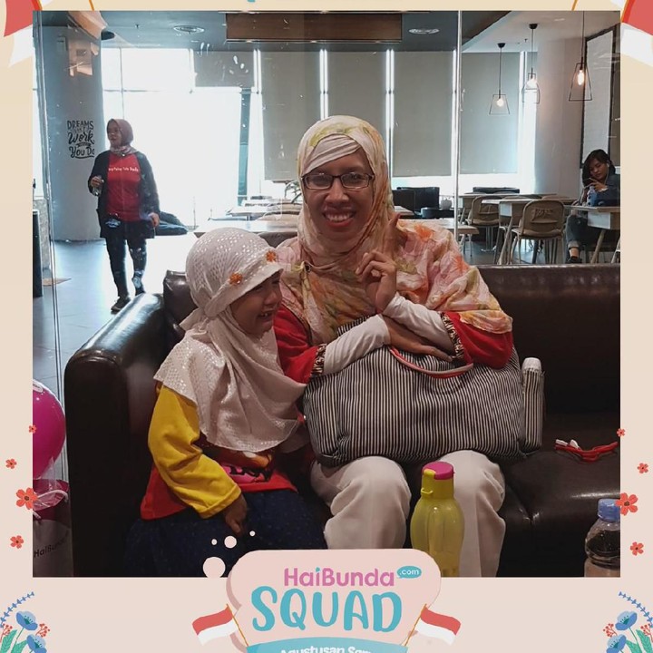 <p>Wah, happy banget nih! Terima kasih Bunda dan buah hati sudah ikutan Agustusan Seru HaiBundaSquad. Foto: HaiBunda</p>