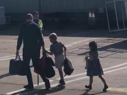 Sederhananya Pangeran William, Naik Pesawat Komersil ke Afrika Selatan