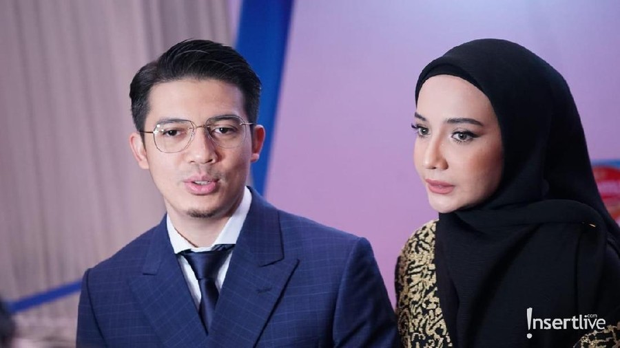 Dituding Gelapkan Uang Rp1,95 Miliar, Irwansyah-Zaskia Angkat Bicara Irwansyah membatah tuduhan telah menggelapkan uang perusahaan senilai Rp1,95 miliar seperti yang dikatakan Medina Zein.