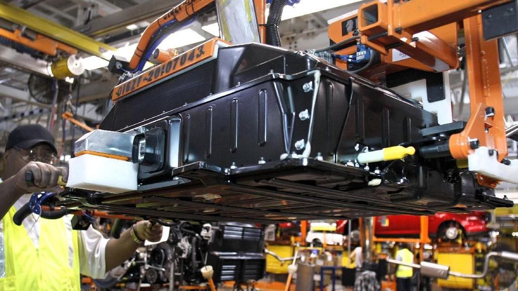 Produsen EV di China Wajib Dirikan Stasiun Daur Ulang Limbah Baterai