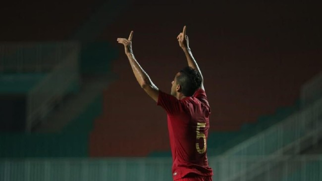 Bek Persebaya Otavio Dutra tinggal menunggu surat pengesahan dari Presiden RI Joko Widodo untuk menyelesaikan proses naturalisasi WNI.