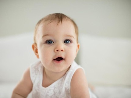 30 Rangkaian Nama Bayi Perempuan Bahasa Inggris Terpopuler, Maknanya pun Indah Bun