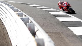 Tabrakan di MotoGP Inggris, Dovizioso Sempat Hilang Ingatan