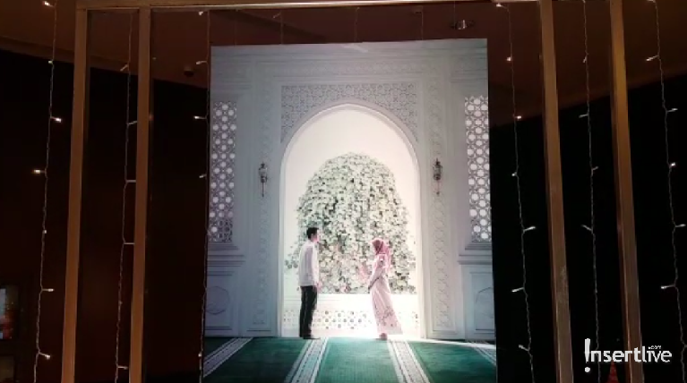 7 Potret Megahnya Resepsi Pernikahan Roger Danuarta-Cut Meyriska Potret kemegahan resepsi pernikahan Roger Danuarta dan Cut Meyriska yang digelar pada Minggu (25/8) di Ritz Carlton, Jakarta Pusat.