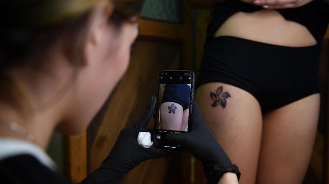 FOTO: Protes Hong Kong Lewat Gurat Tinta Tato