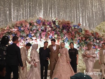 7 Potret Megahnya Resepsi Pernikahan Roger Danuarta-Cut Meyriska