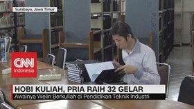 VIDEO: Hobi Kuliah, Pria Ini Raih 32 Gelar