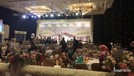 Potret kemegahan resepsi pernikahan Roger Danuarta dan Cut Meyriska yang digelar pada Minggu &lpar;25&sol;8&rpar; di Ritz Carlton&comma; Jakarta Pusat&period;
