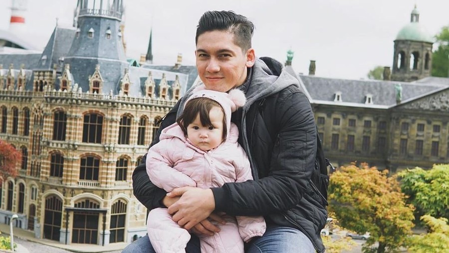Samuel Zylgwyn bersama putrinya Samuel Zylgwyn bersama putrinya