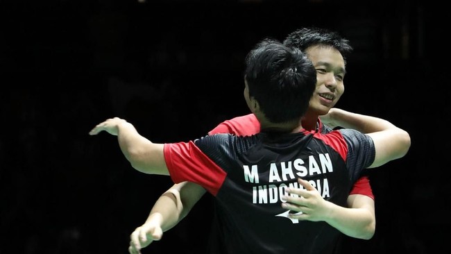 Pebulutangkis andalan Indonesia Hendra Setiawan berhasil menyamai rekor Liliyana Natsir alias Butet di pentas Kejuaraan Dunia Bulutangkis.