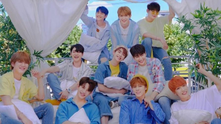 Berikut ini insertlive sajikan lirik Your Gravity dari UP10TION.