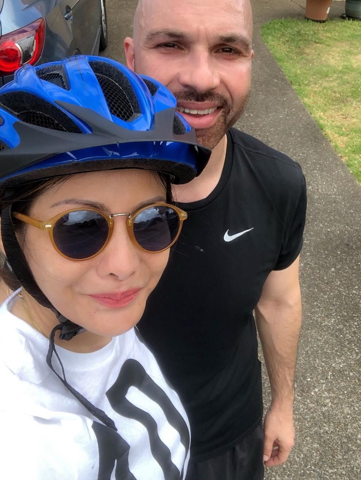 Potret kemesraan pasangan Sajad Ukra dan sang istri siri&comma; Medina Moesa&period;