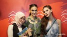Deretan Artis Meriahkan Ulang Tahun Luna Maya ke-36 Luna Maya dikenal akrab dengan beberapa selebriti Indonesia. Saat pesta ulang tahun Luna, para artis turut hadir memeriahkan.