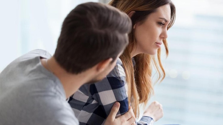 ilustrasi pasangan marah Loving husband comfort upset offended wife, caressing and hugging her from behind, caring man make peace and reconcile with lover, show support, couple in fight overcome family problems together