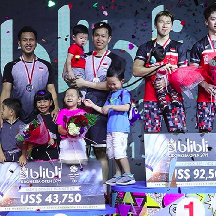 <p>Keduanya dijuluki The Daddies karena sudah menjadi ayah dan beberapa kali membawa anaknya ke podium. (Foto: Instagram @king.chayra)</p>