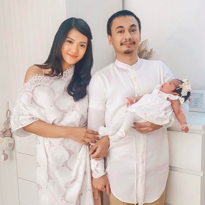 <p>Kelahiran Alenia Ava Nasution pada Mei lalu menyedot perhatian sebagian fans Raditya Dika dan Annisa Aziza. Enggak heran kalau sekarang banyak <em>netizen</em> yang sering menunggu <em>update</em> media sosial Raditya dan Anisa.</p>