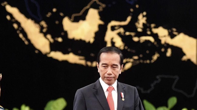 Pemindahan ibu kota negara (IKN) menuai kritik, mulai dari proses pembuatan UU IKN, permasalahan lingkungan, anggaran, hingga desain istana negara.