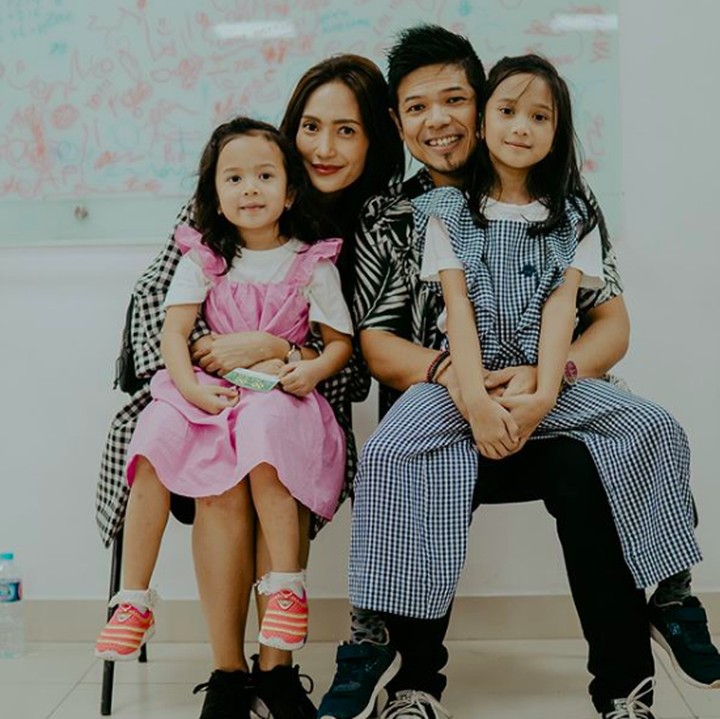 <p>Pasangan Baim dan Artika Sari Devi menjadi salah satu keluarga favorit <em>netizen</em> yang <em>update</em> media sosialnya selalu ditunggu-tunggu. Baim sering menuliskan caption yang mengocok perut mengenai hubungannya dengan sang istri, Artika. (Foto: Instagram @artikasaridevi)</p>