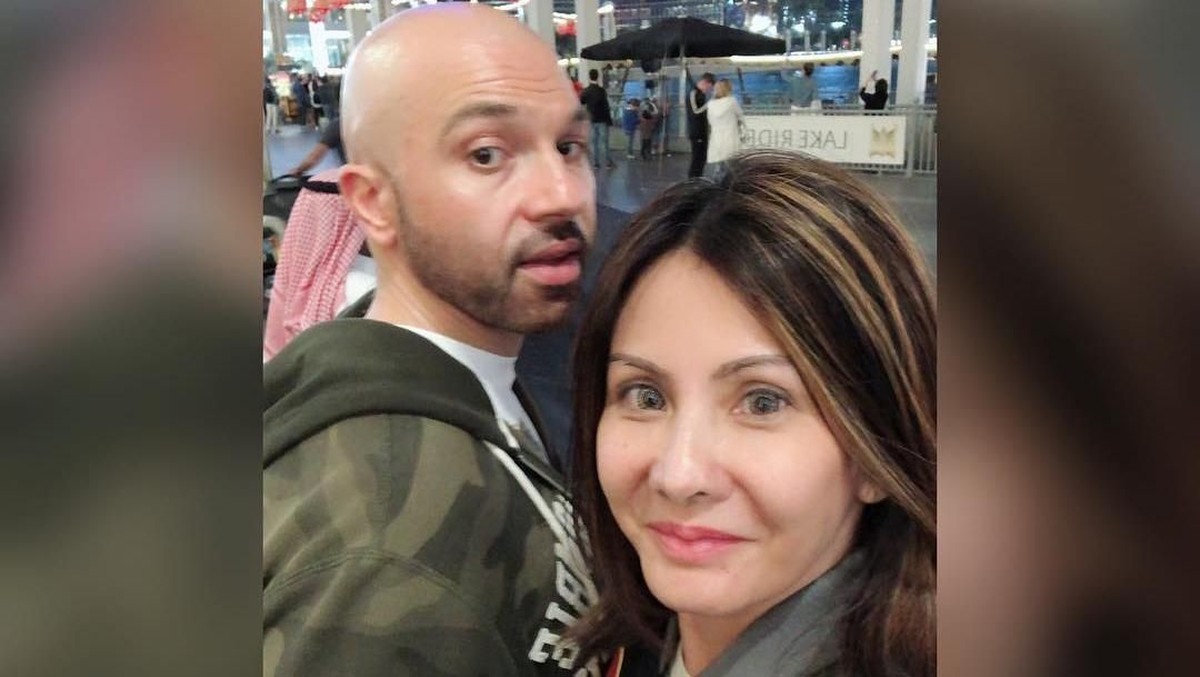 Potret kemesraan pasangan Sajad Ukra dan sang istri siri&comma; Medina Moesa&period;