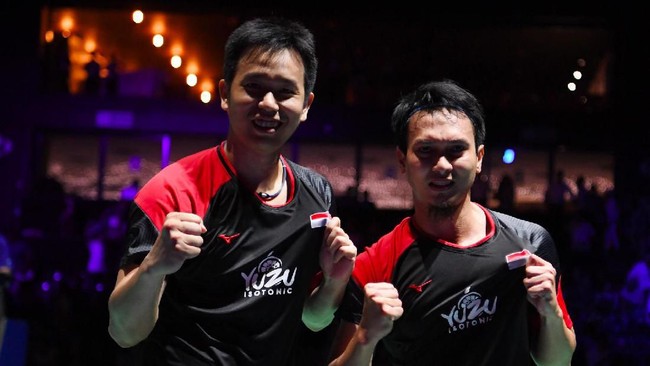 Ganda putra Indonesia Mohammad Ahsan/Hendra Setiawan berhasil meraih gelar ketiga sebagai pasangan di Kejuaraan Dunia Bulutangkis 2019.