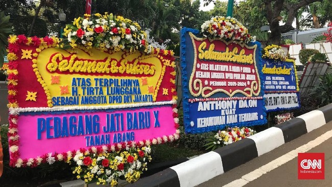 Anak Haji Lulung, Guruh Tirta Lunggana adalah salah satu anggota DPRD yang dilantik hari ini. Ia mewakili Partai Amanat Nasional di DPRD DKI Jakarta.